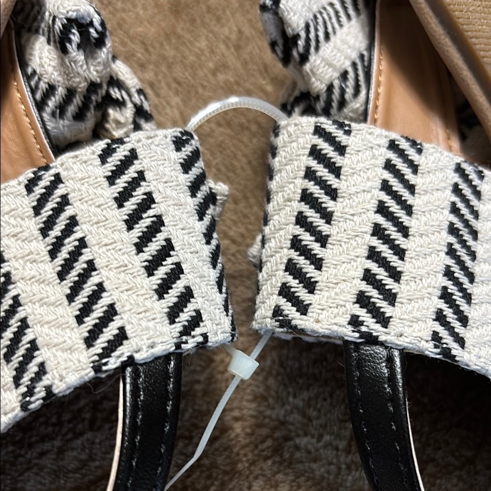Qupid Black and White Striped Sandals - Picture 8 of 13